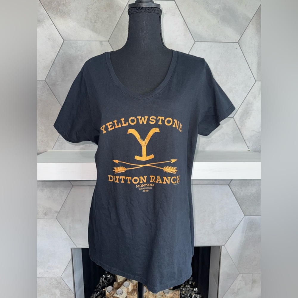 Yellowstone Dutton Ranch Est. 1886 Running Horse Logo V-Neck T-Shirt in Black XL